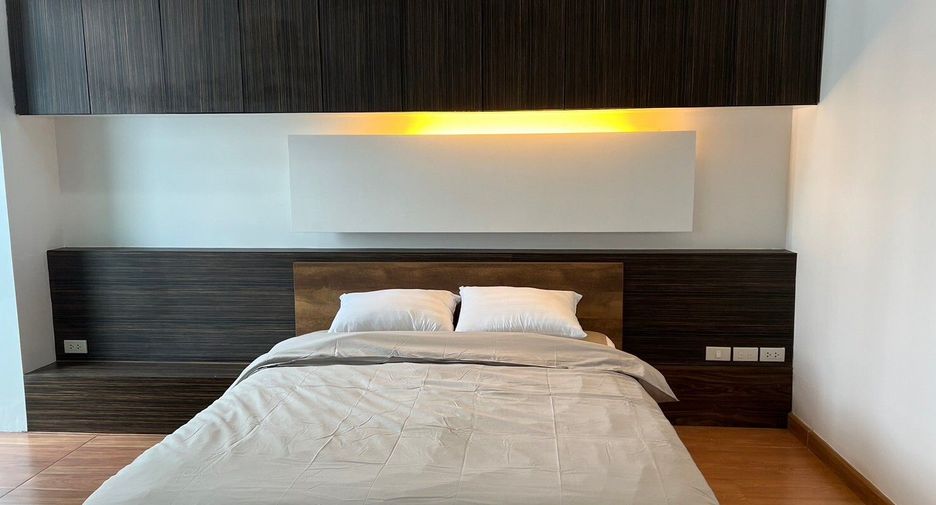 For rent 2 bedrooms condo in Sathon, Bangkok