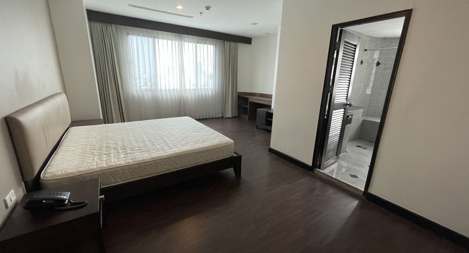 À louer 4 chambres condo à Watthana, Bangkok