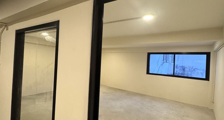 For rent retail Space in Phra Khanong, Bangkok