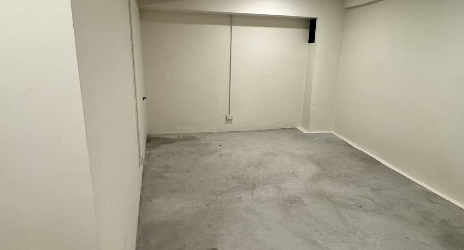 For rent retail Space in Phra Khanong, Bangkok