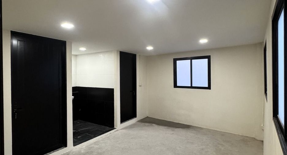 For rent retail Space in Phra Khanong, Bangkok