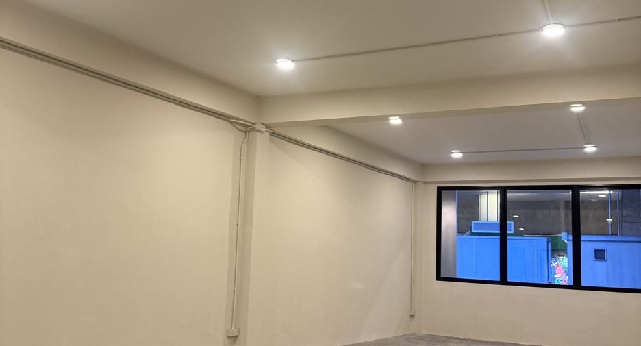 For rent retail Space in Phra Khanong, Bangkok