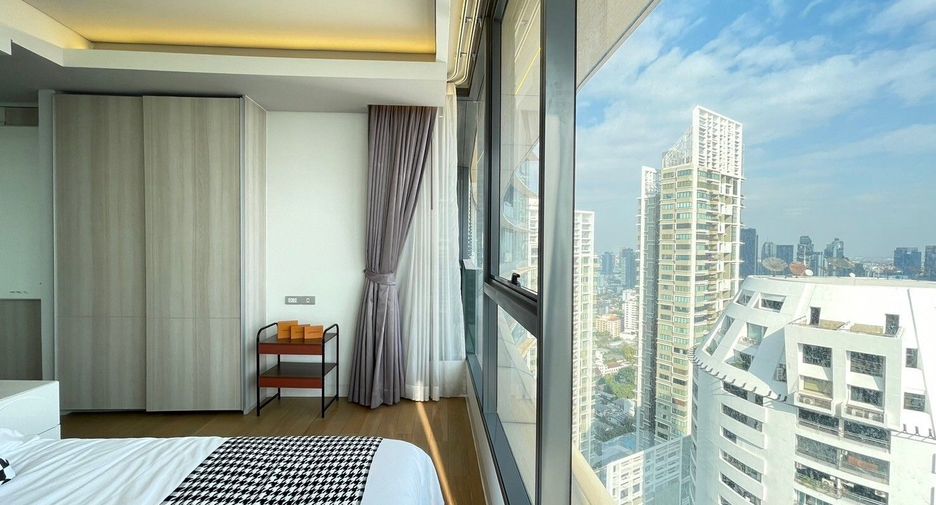For rent 2 bedrooms condo in Khlong Toei, Bangkok