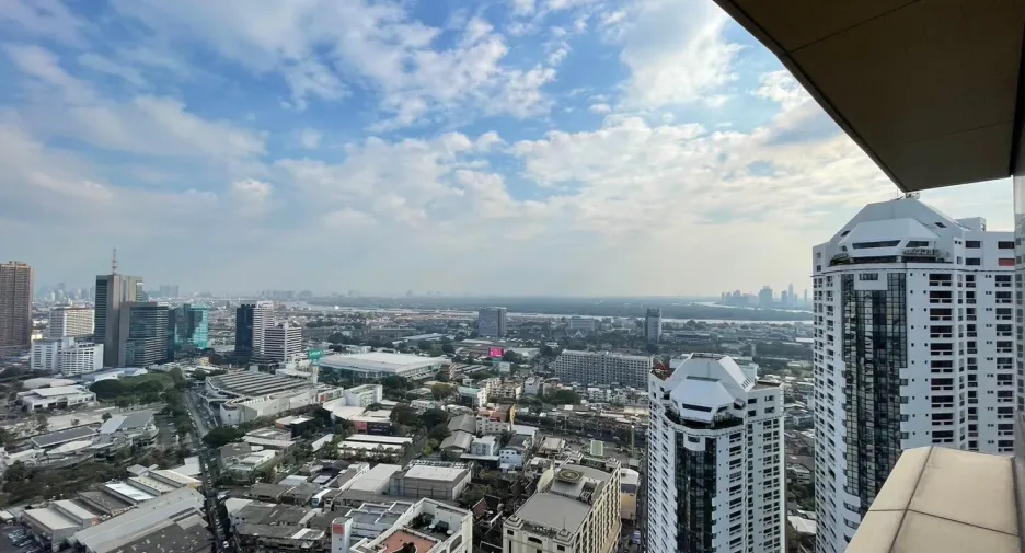 For rent 2 bedrooms condo in Khlong Toei, Bangkok