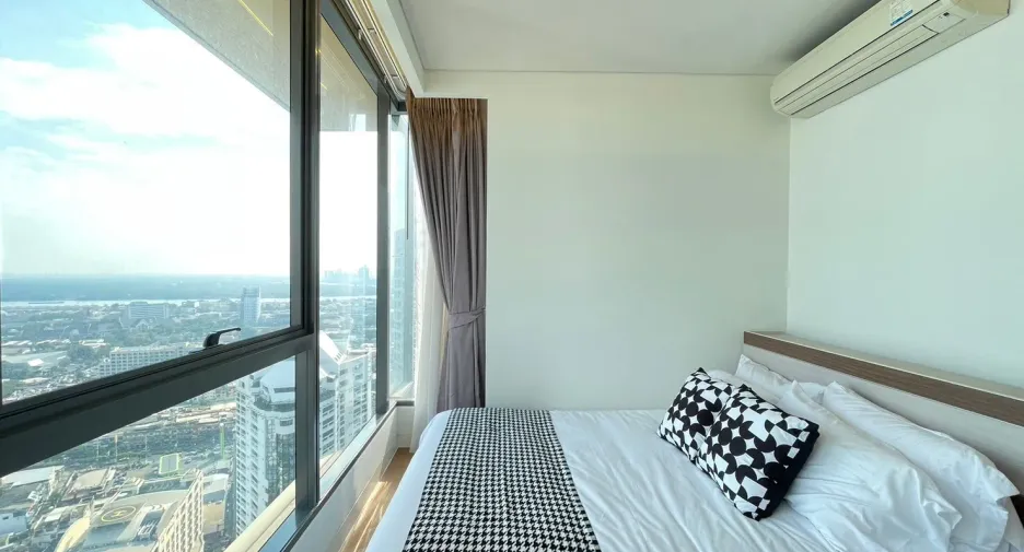For rent 2 bedrooms condo in Khlong Toei, Bangkok