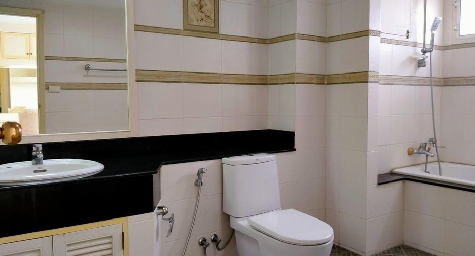For rent 2 bedrooms apartment in Watthana, Bangkok