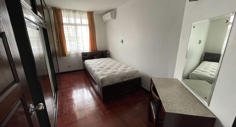 For rent 3 bedrooms condo in Watthana, Bangkok