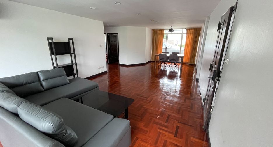 For rent 3 bedrooms condo in Watthana, Bangkok