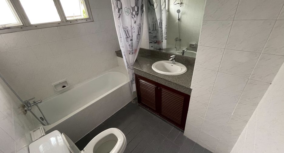 For rent 3 bedrooms condo in Watthana, Bangkok