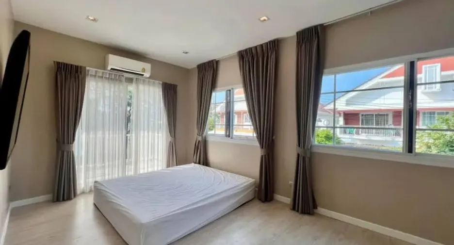 Haus zur Miete mit 3 Zimmer in Lat Krabang, Bangkok