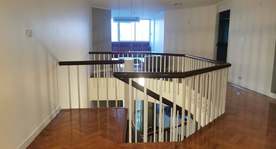 Condo en alquiler de 4 habitaciones en Watthana, Bangkok