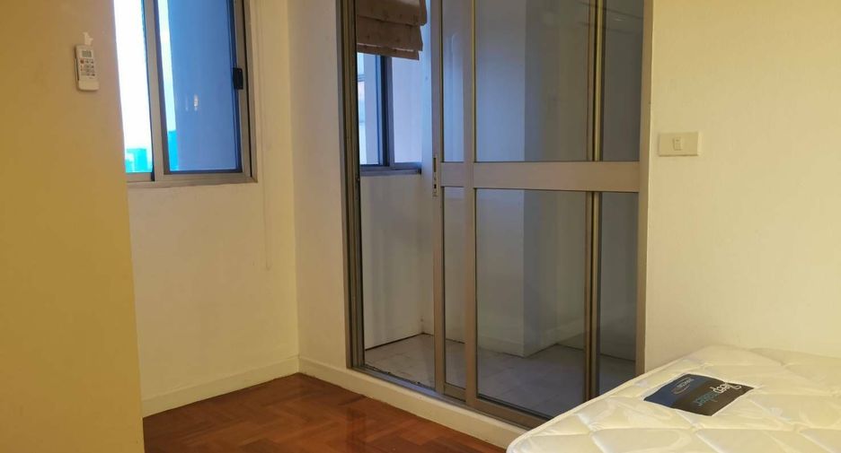 Condo en alquiler de 4 habitaciones en Watthana, Bangkok