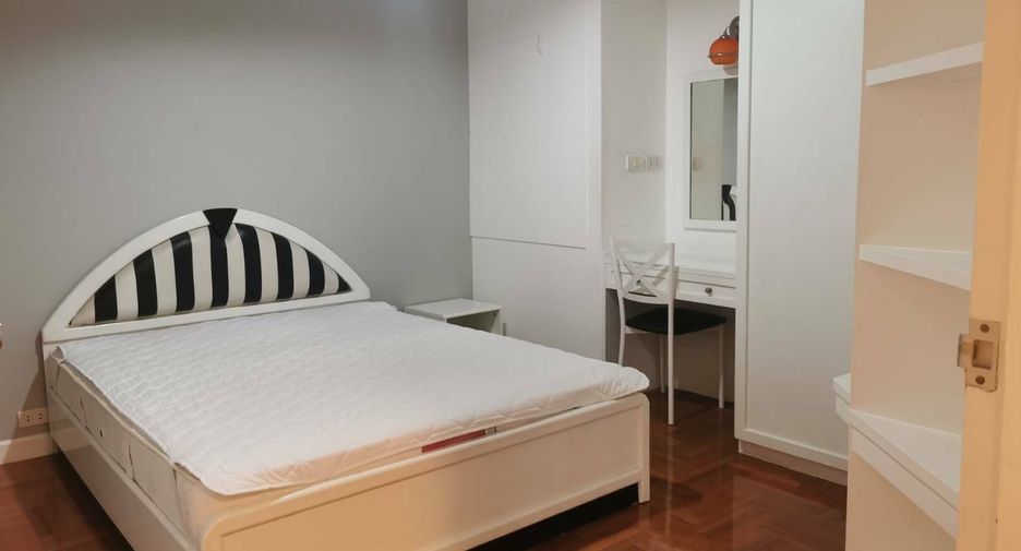 Condo en alquiler de 4 habitaciones en Watthana, Bangkok