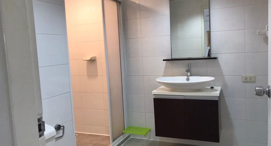 For rent 3 bedrooms condo in Watthana, Bangkok