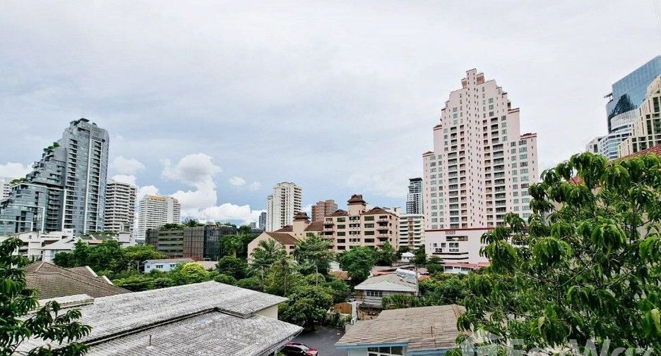 For rent 3 bedrooms condo in Watthana, Bangkok