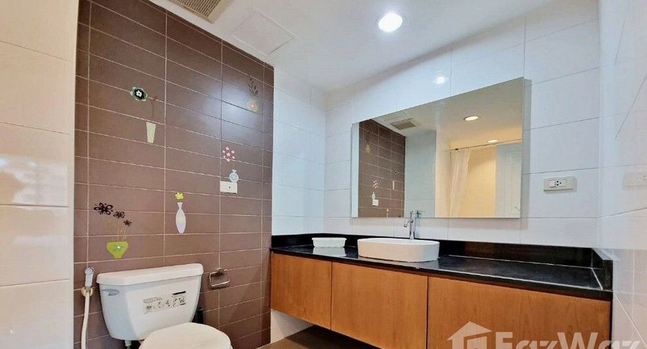 For rent 3 bedrooms condo in Watthana, Bangkok