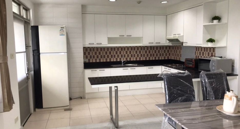For rent 3 bedrooms condo in Watthana, Bangkok
