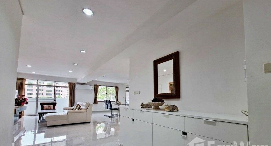 For rent 3 bedrooms condo in Watthana, Bangkok