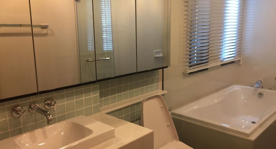 Condo en alquiler de 3 habitaciones en Watthana, Bangkok