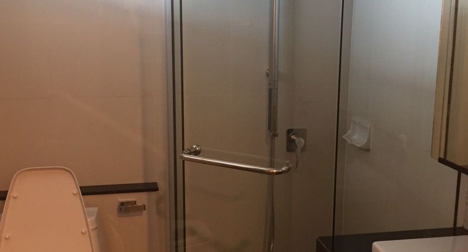 Condo en alquiler de 3 habitaciones en Watthana, Bangkok