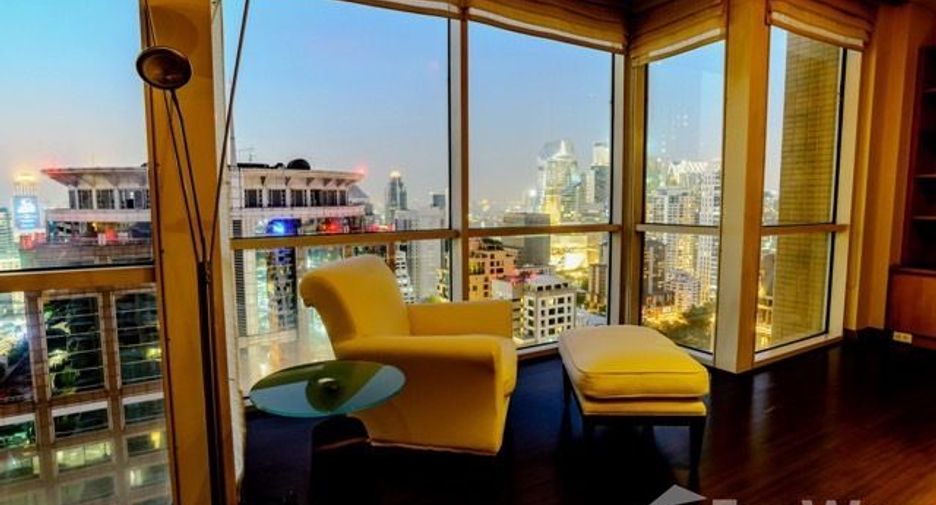For rent 2 bedrooms condo in Pathum Wan, Bangkok