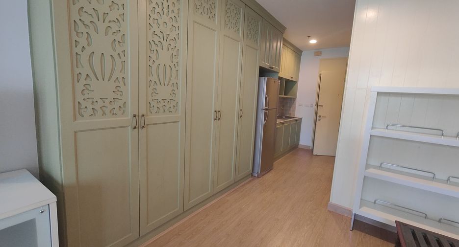 For rent studio condo in Bang Rak, Bangkok
