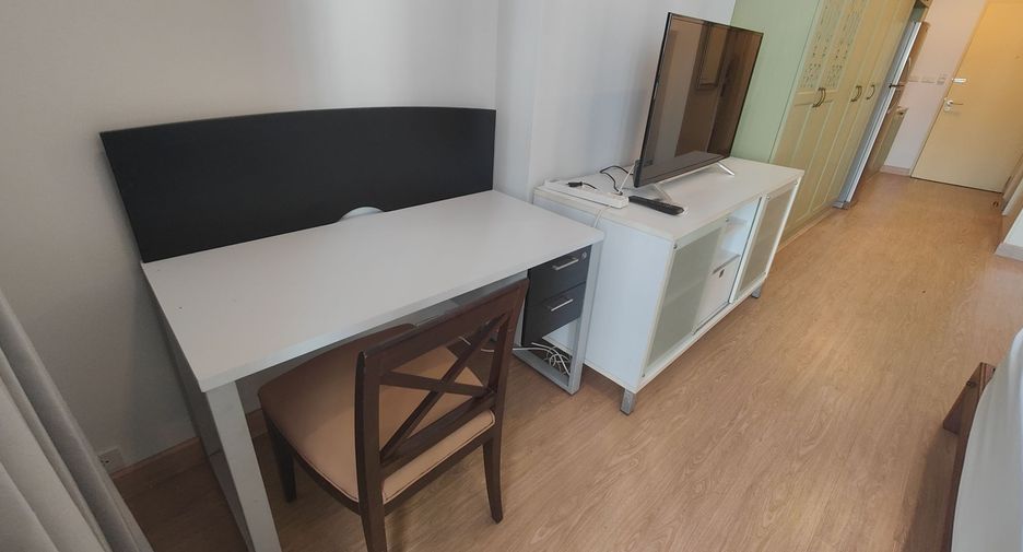 For rent studio condo in Bang Rak, Bangkok