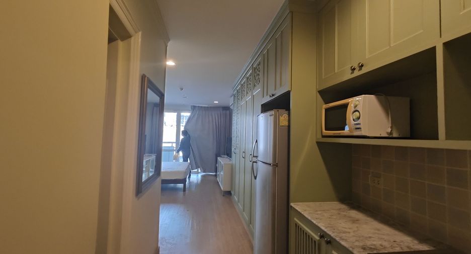 For rent studio condo in Bang Rak, Bangkok