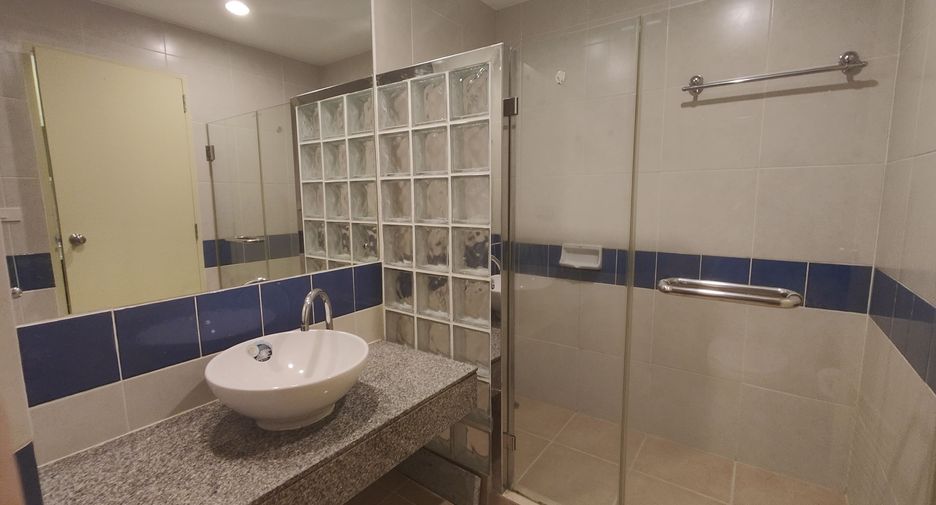For rent studio condo in Bang Rak, Bangkok