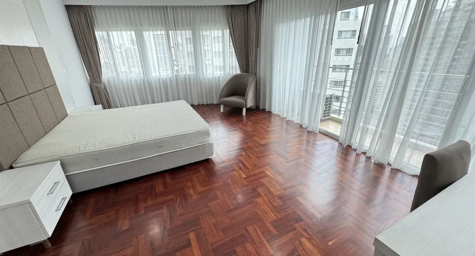 For rent 3 ベッドルーム apartment in Khlong Toei, Bangkok