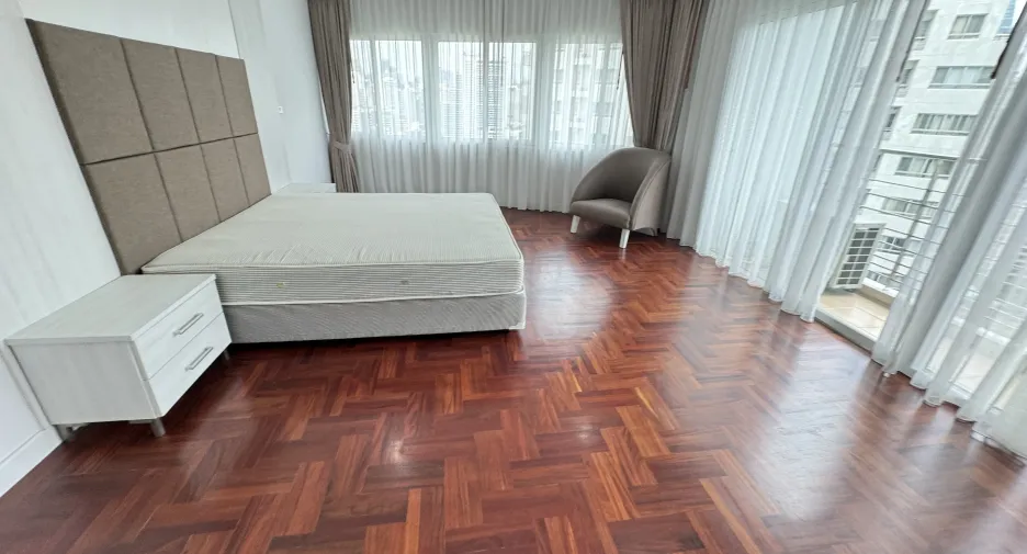 For rent 3 ベッドルーム apartment in Khlong Toei, Bangkok