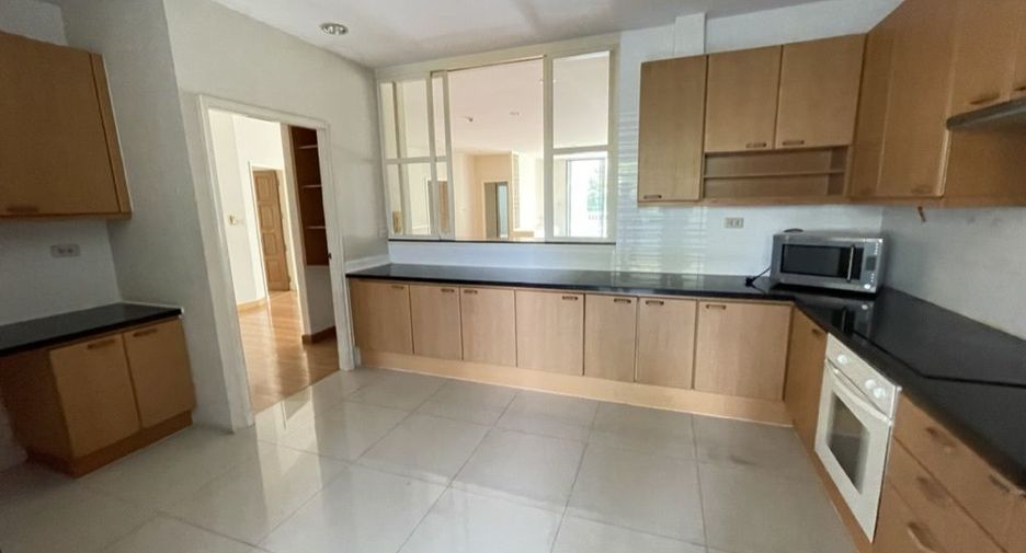 Apartamento en alquiler de 4 habitaciones en Watthana, Bangkok