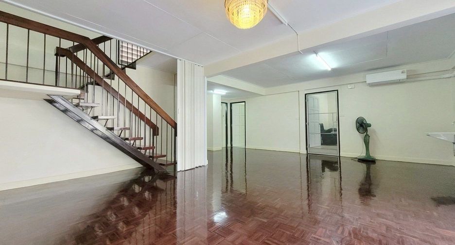 Casa en alquiler de 4 habitaciones en Suan Luang, Bangkok