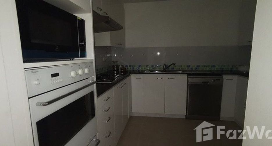 For rent 3 bedrooms condo in Sathon, Bangkok