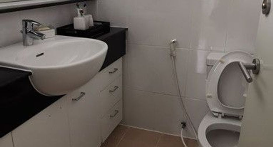 For rent 3 bedrooms condo in Sathon, Bangkok