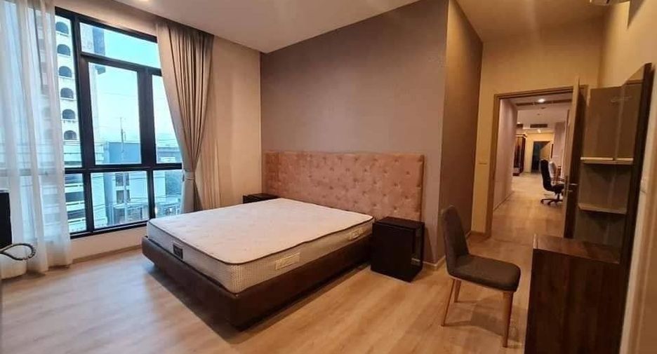 Condo en alquiler de 4 habitaciones en Watthana, Bangkok