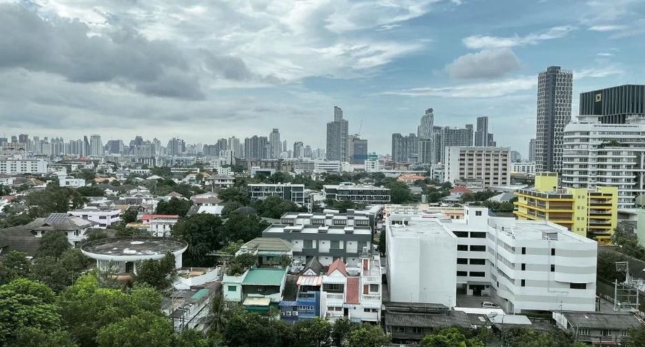 For rent 2 bedrooms condo in Phra Khanong, Bangkok