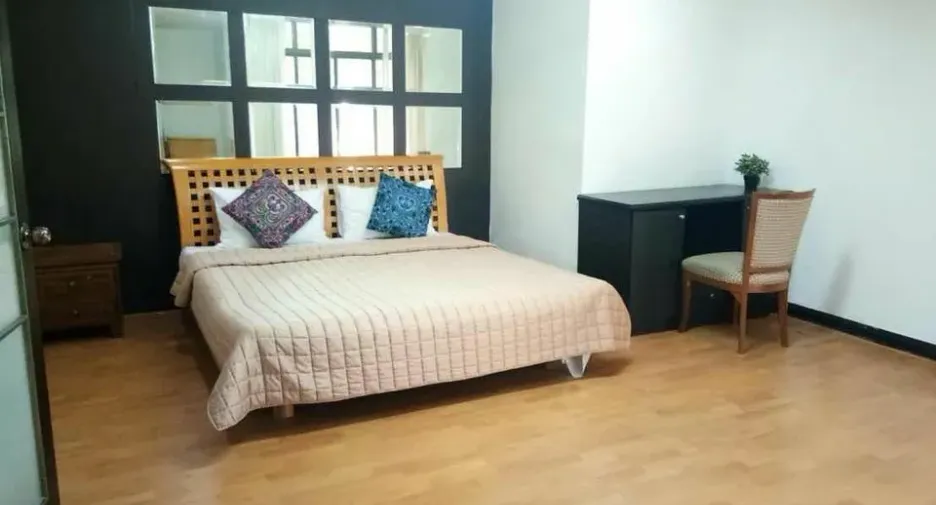 For rent 1 bed condo in Watthana, Bangkok