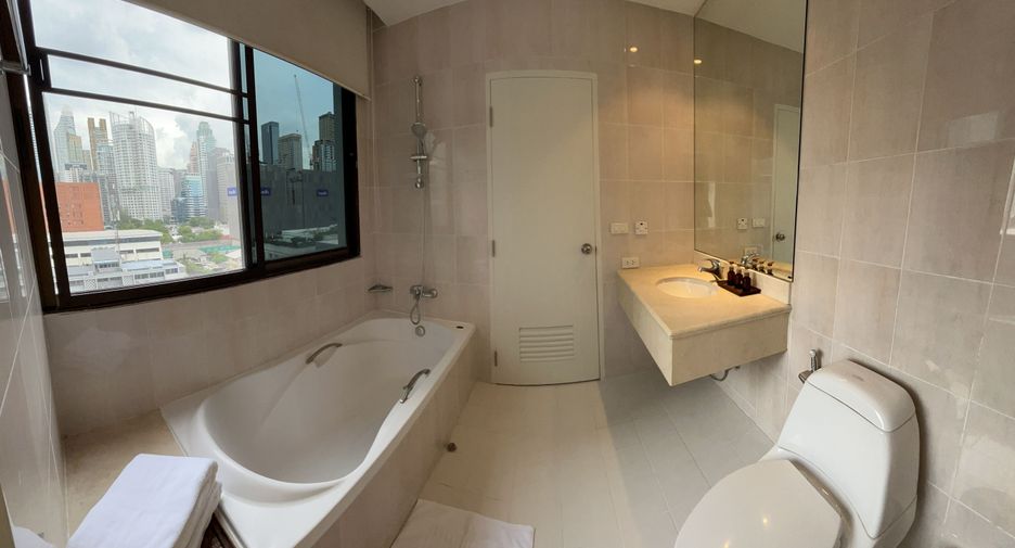 For rent 3 bedrooms apartment in Pathum Wan, Bangkok
