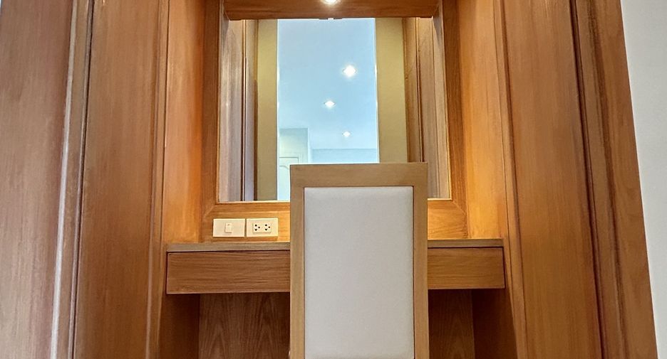 For rent 3 bedrooms apartment in Pathum Wan, Bangkok