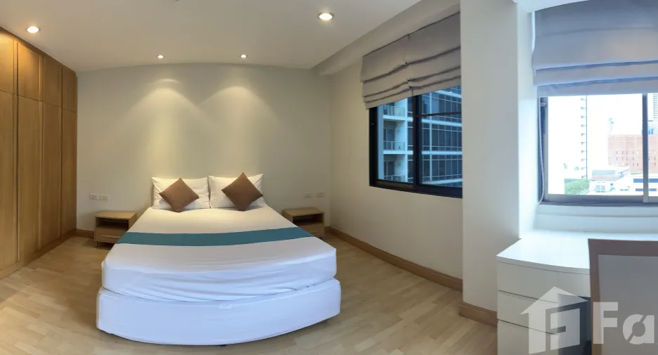 For rent 3 bedrooms apartment in Pathum Wan, Bangkok
