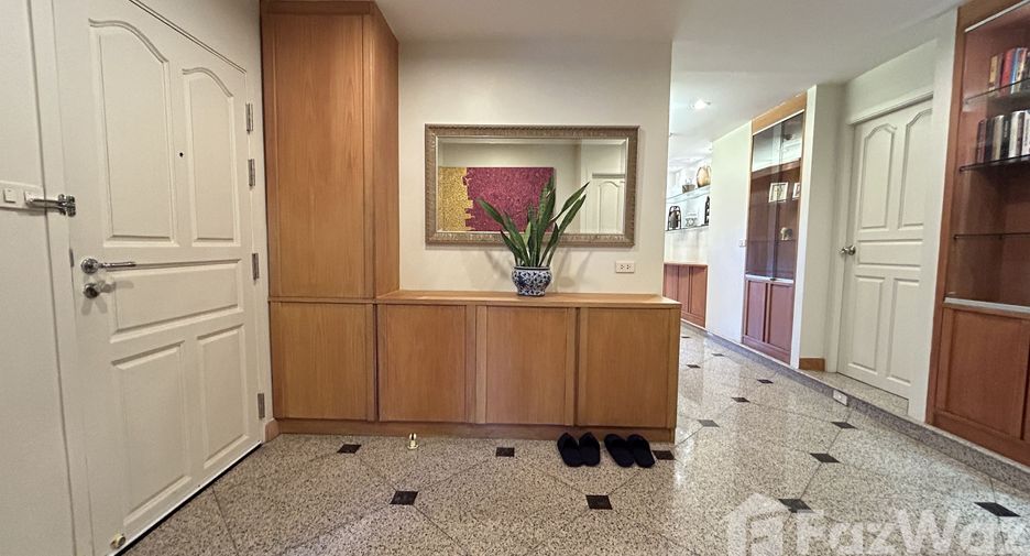 For rent 3 bedrooms apartment in Pathum Wan, Bangkok