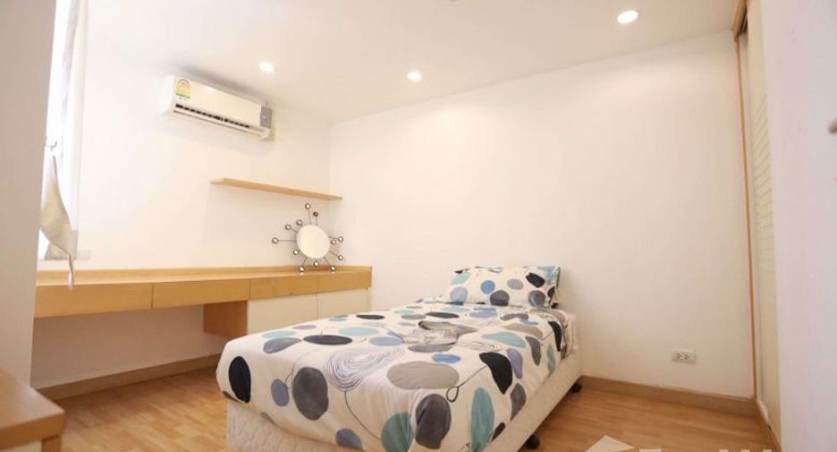 For rent 2 bedrooms condo in Sathon, Bangkok