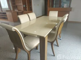 Аренда 3 спальни кондо в Пхра Кханонг, Бангкок