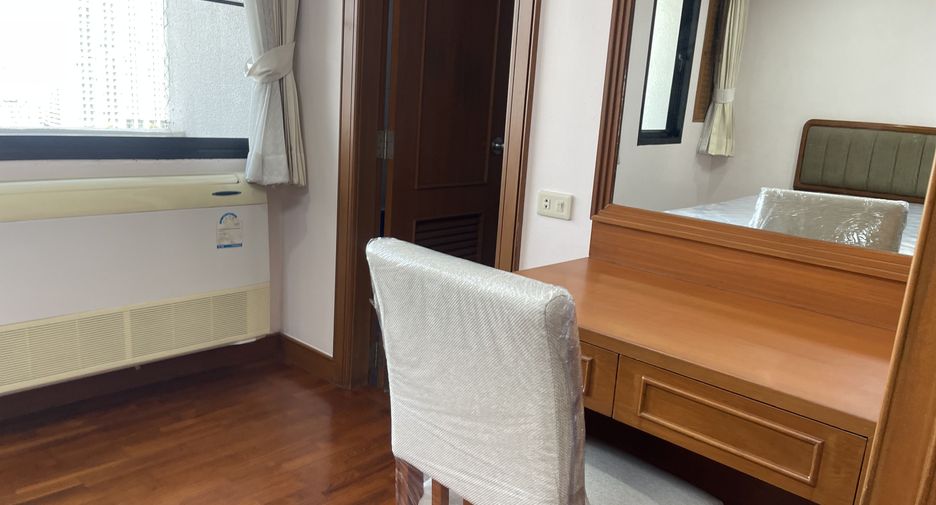 For rent 3 bedrooms apartment in Watthana, Bangkok