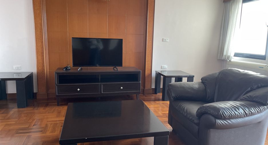 For rent 3 bedrooms apartment in Watthana, Bangkok