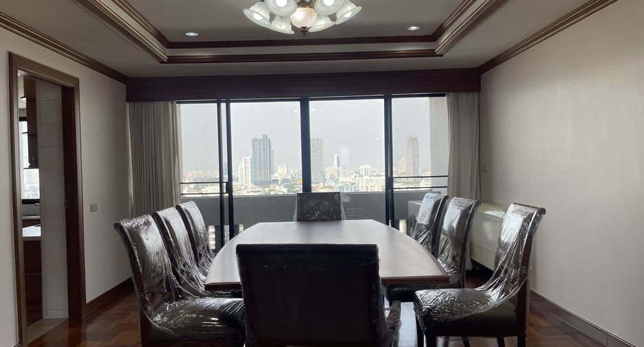 For rent 3 bedrooms apartment in Watthana, Bangkok