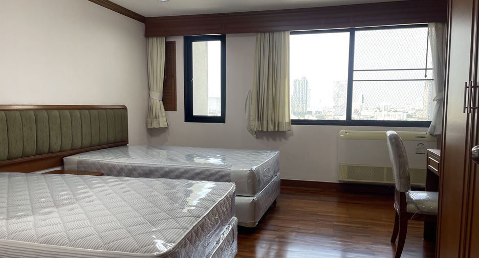 For rent 3 bedrooms apartment in Watthana, Bangkok