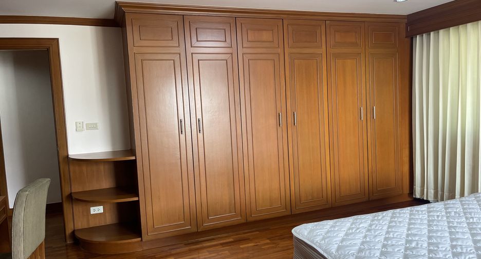 For rent 3 bedrooms apartment in Watthana, Bangkok