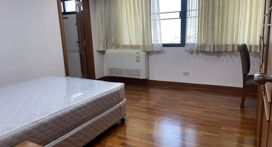 For rent 3 bedrooms apartment in Watthana, Bangkok